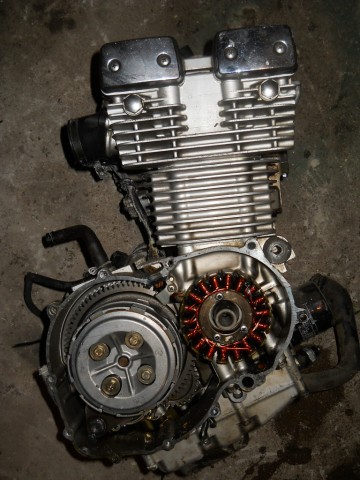 Двигатель бандит. Suzuki Bandit 400 двигатель. Suzuki GSX 400 Impulse двигатель. Двигатель к 712 на Сузуки бандит 400. Сузуки бандит 400 кубов мотор.